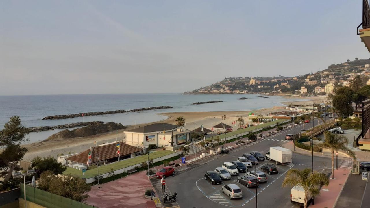 La Bouganville Hotel Arma di Taggia Exterior foto